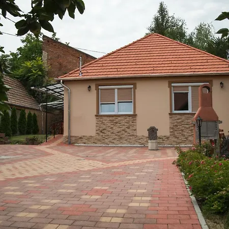 דירה Harmonia Belvarosi אגר